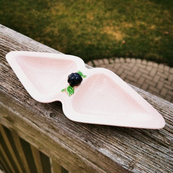 Vintage SylvaC Pottery Pink Triangular Dish with Blackberry Finial - Picture 11 of 16